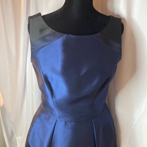 Theia fit and flare black/navy party dress! Flattering lines.Excellent condition - Picture 10 of 12